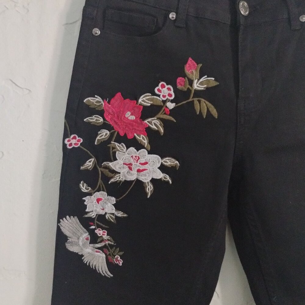 SandPiper Petite Black Floral Embroidered Ankle Pants - Picture 8 of 9